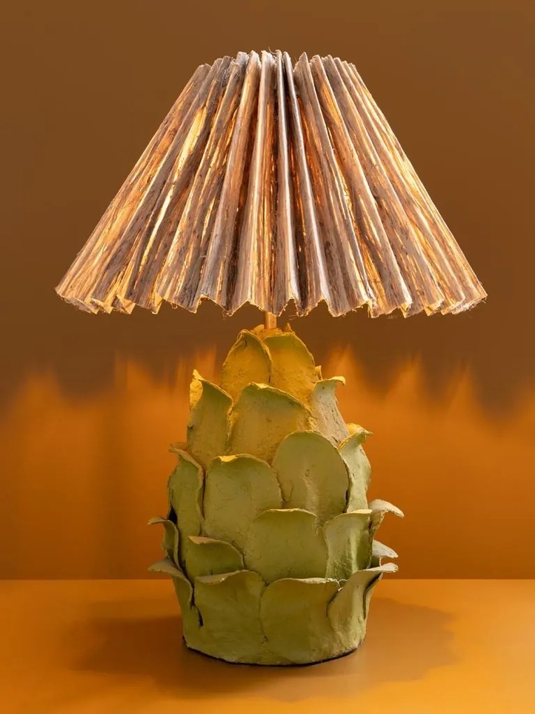 Lampă de masă din iută cu abajur plisat natur și structură din hârtie mâché verde, formă florală sculptată, finisaj natural, 67,5×50 cm, „Artyso"