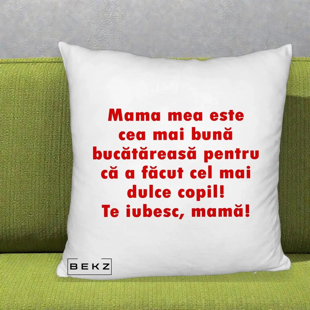 Cadou pentru Mama - Perna Personalizata Mama cea Mai Buna Bucatareasa, 40x40 cm, Alb Pufos, Husa Detasabila, Perna Inclusa, BEKZ®