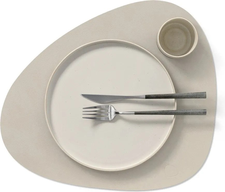 Suport pentru farfurii din piele ecologică 37x44 cm Curve L Nupo – LIND DNA