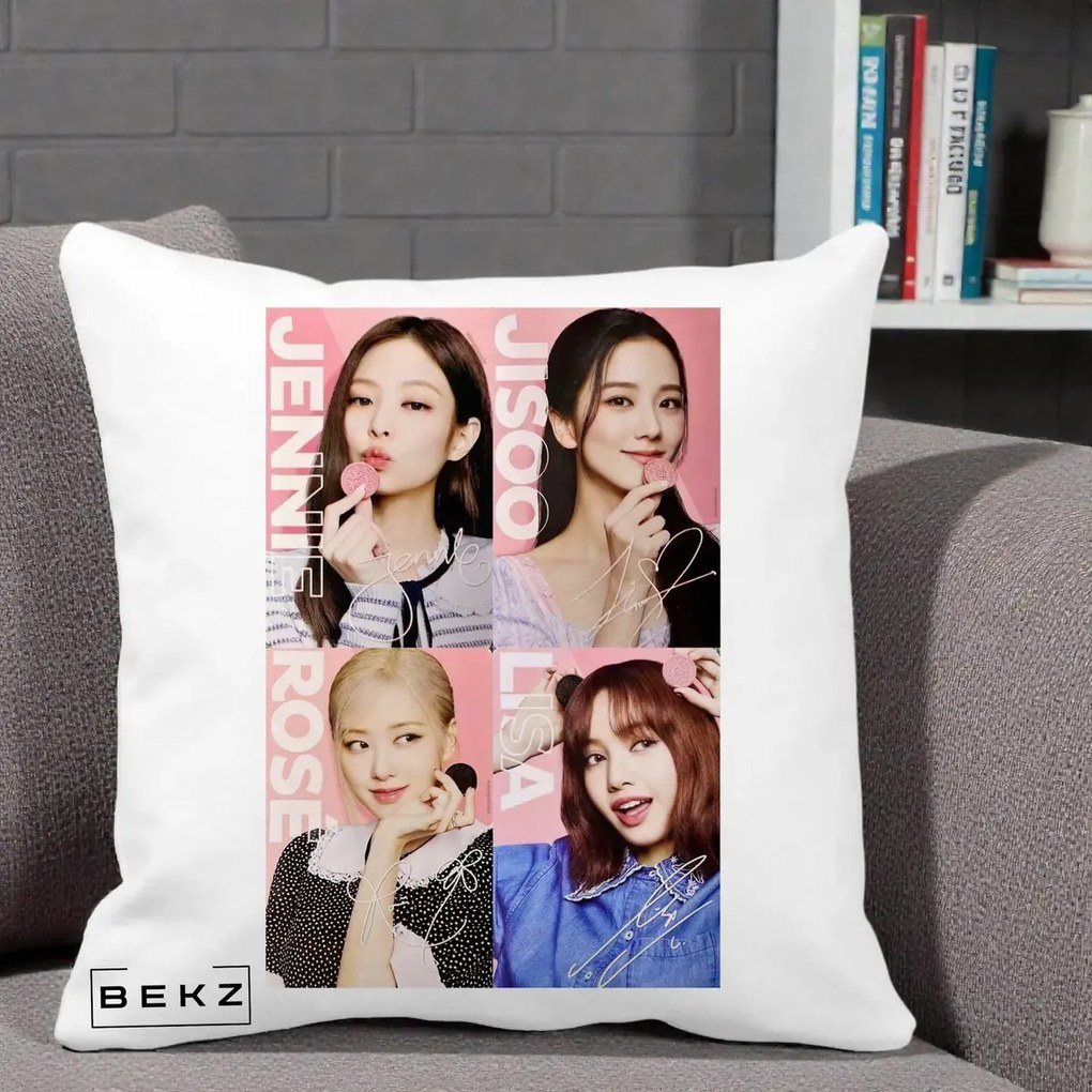 Perna Personalizata K-pop BLACKPINK Colaj 4 Portrete cu Semnature, 40x40 cm, Alba Mata, Husa Detasabila, Perna Inclusa, BEKZ®