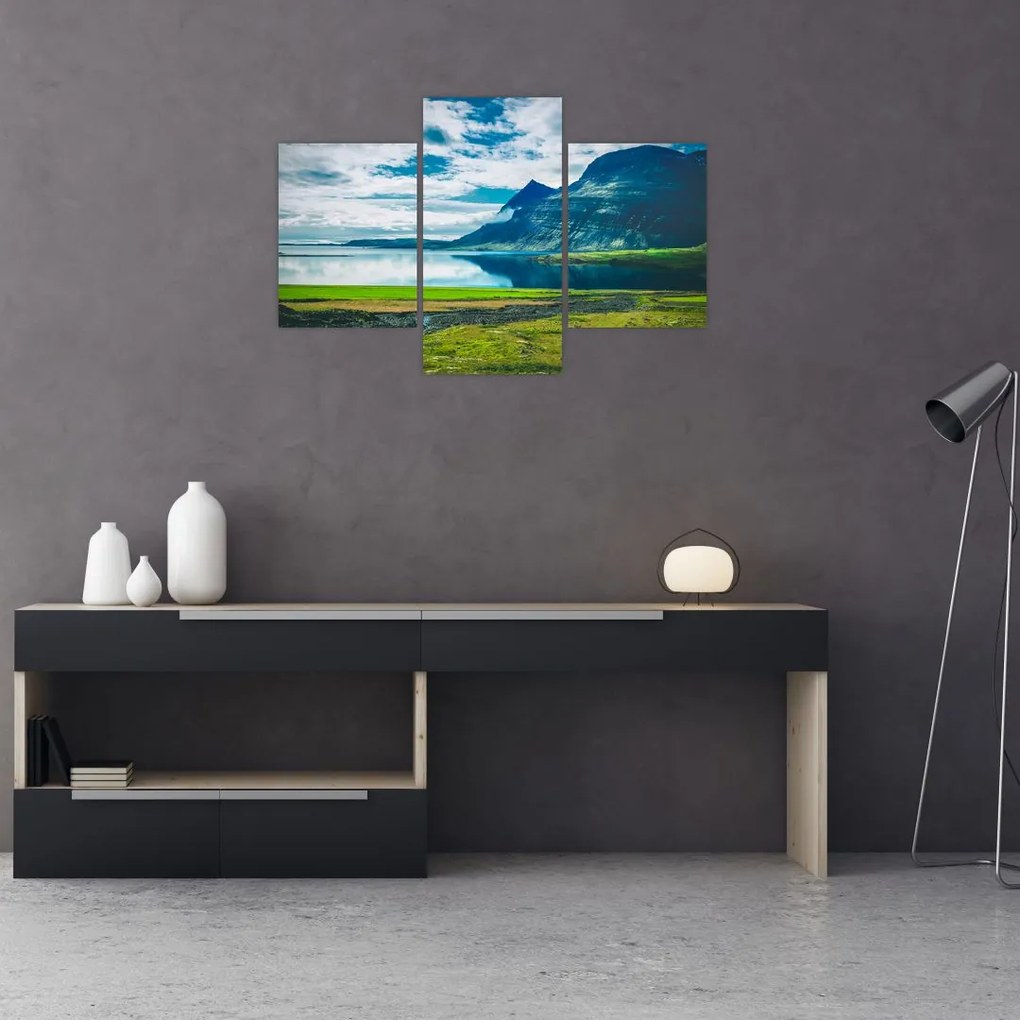 Tablou cu lac și munți (90x60 cm)