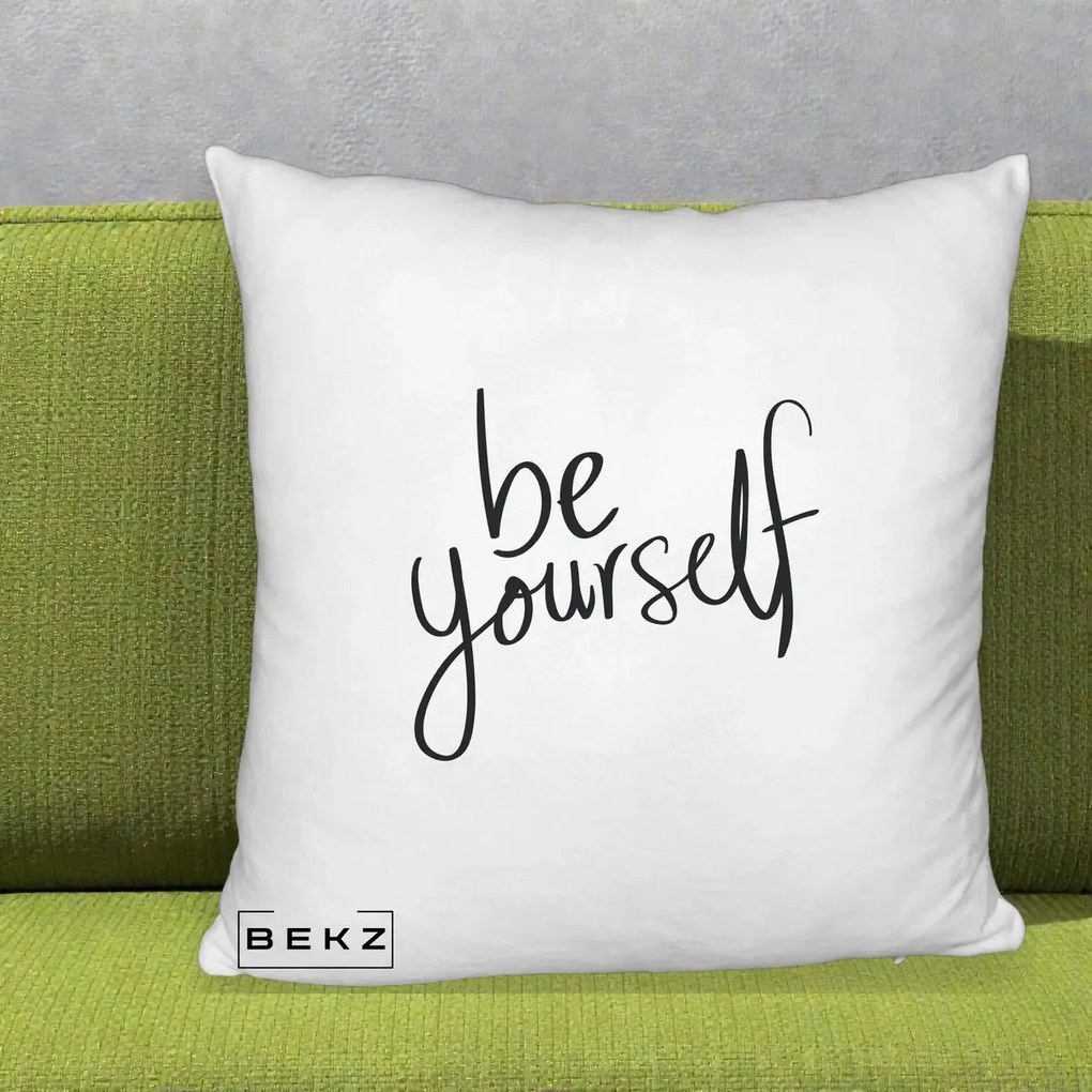 Perna Decorativa Be Yourself Caligrafie Neagra, 40x40 cm, Alb Pufos, Husa Detasabila, Perna Inclusa, BEKZ®