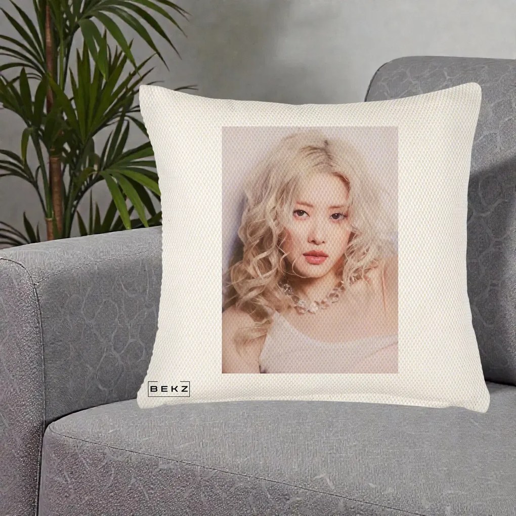 Perna Personalizata K-pop BLACKPINK Rose, 40x40 cm, Crem Reliefat, Husa Detasabila, Perna Inclusa, BEKZ®