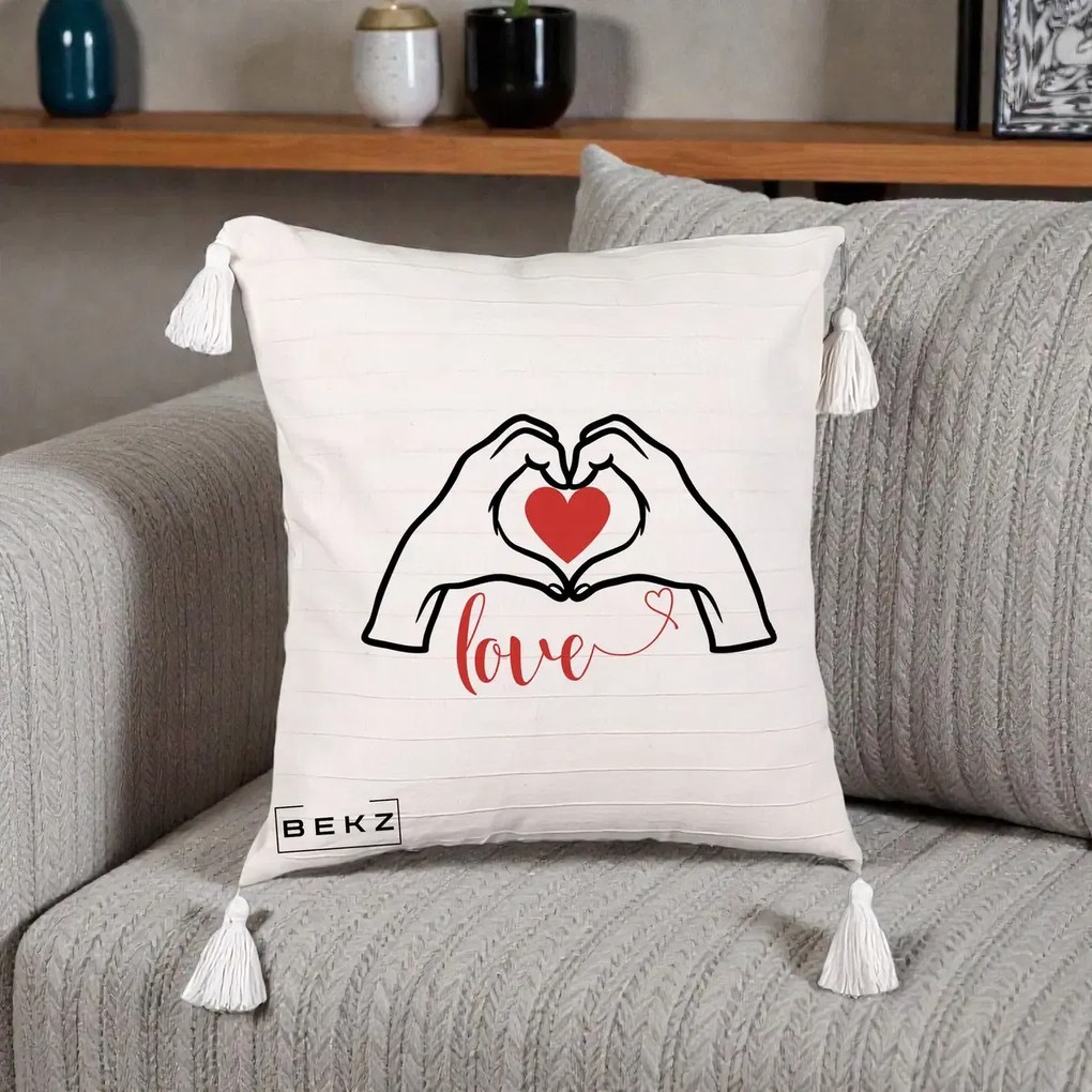 Perna Decorativa Love Maini Inima cu Inscriptie Love Rosu, 40x40 cm, Bej cu Franjuri, Husa Detasabila, Perna Inclusa, BEKZ®