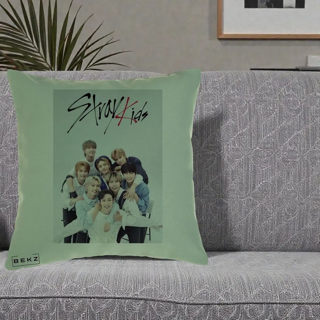 Perna Personalizata K-pop Stray Kids cu Foto Grup Alb-Albastru, 40x40 cm, Verde, Husa Detasabila, Perna Inclusa, BEKZ®