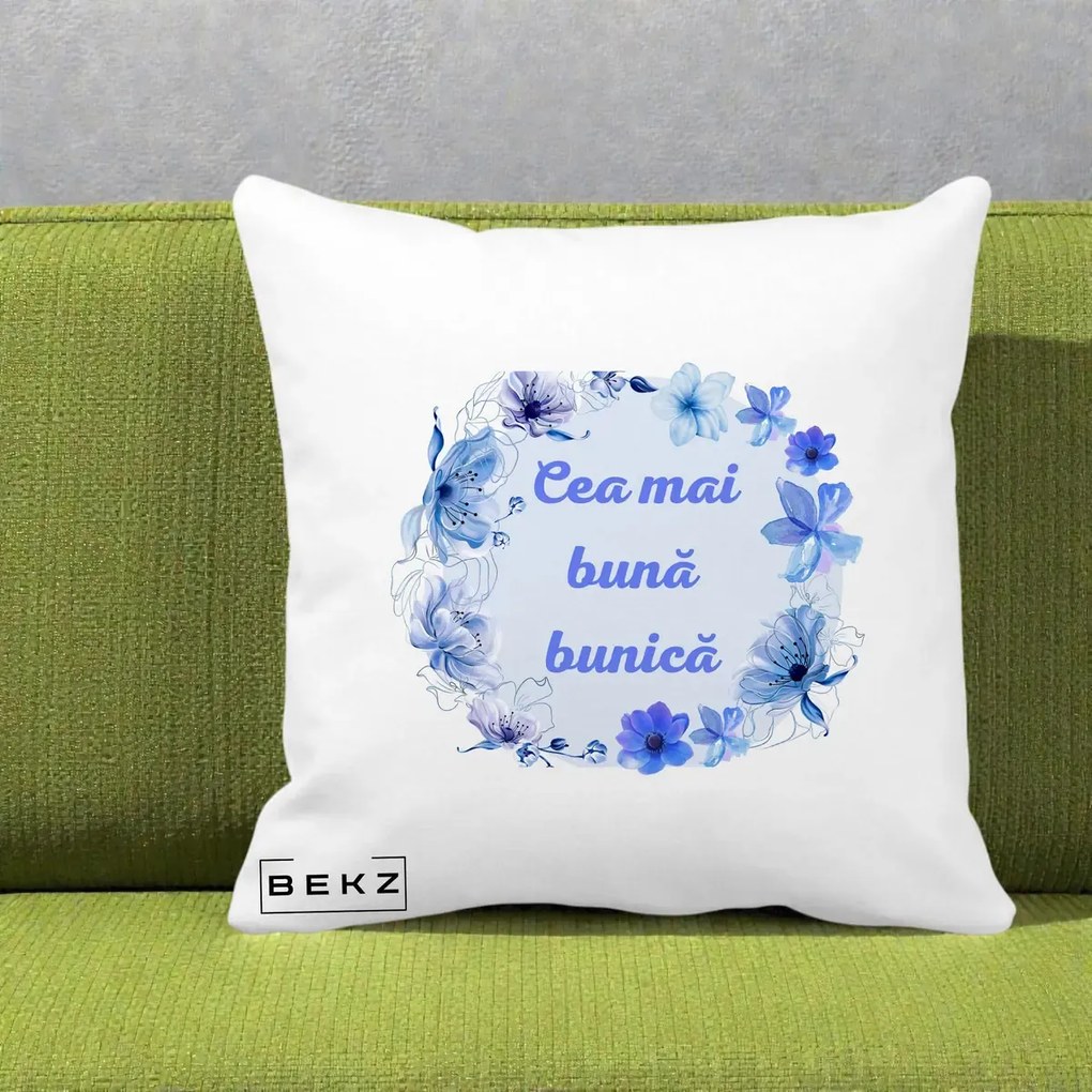 Cadou pentru Bunica - Perna Personalizata Cea Mai Buna Bunica Coronita Flori Albastre Acuarela, 40x40 cm, Alba Mata, Husa Detasabila, Perna Inclusa, BEKZ®