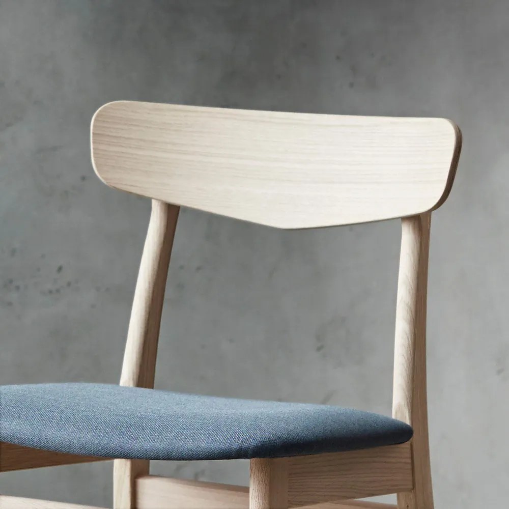 Scaun tapițat din lemn de stejar Findahl by Hammel Mosbol, natural-gri