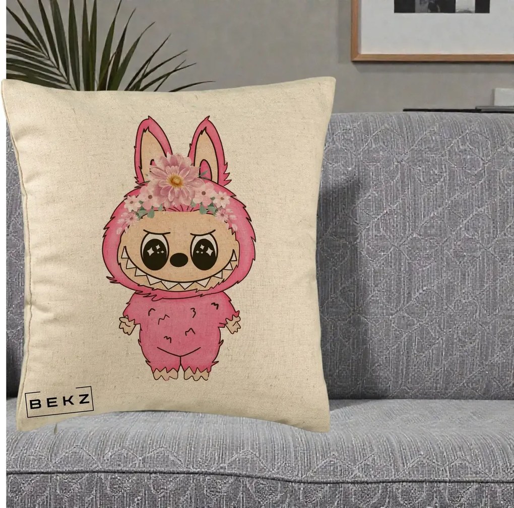 Perna Personalizata Labubu Roz cu Coroana Florala, 40x40 cm, Bej, Husa Detasabila, Perna Inclusa, BEKZ®