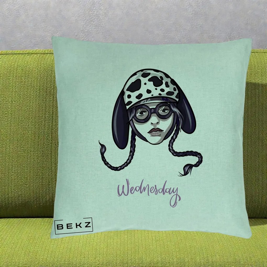 Perna Personalizata Wednesday Addams cu Caine Dalmatian, 40x40 cm, Verde Menta, Husa Detasabila, Perna Inclusa, BEKZ®