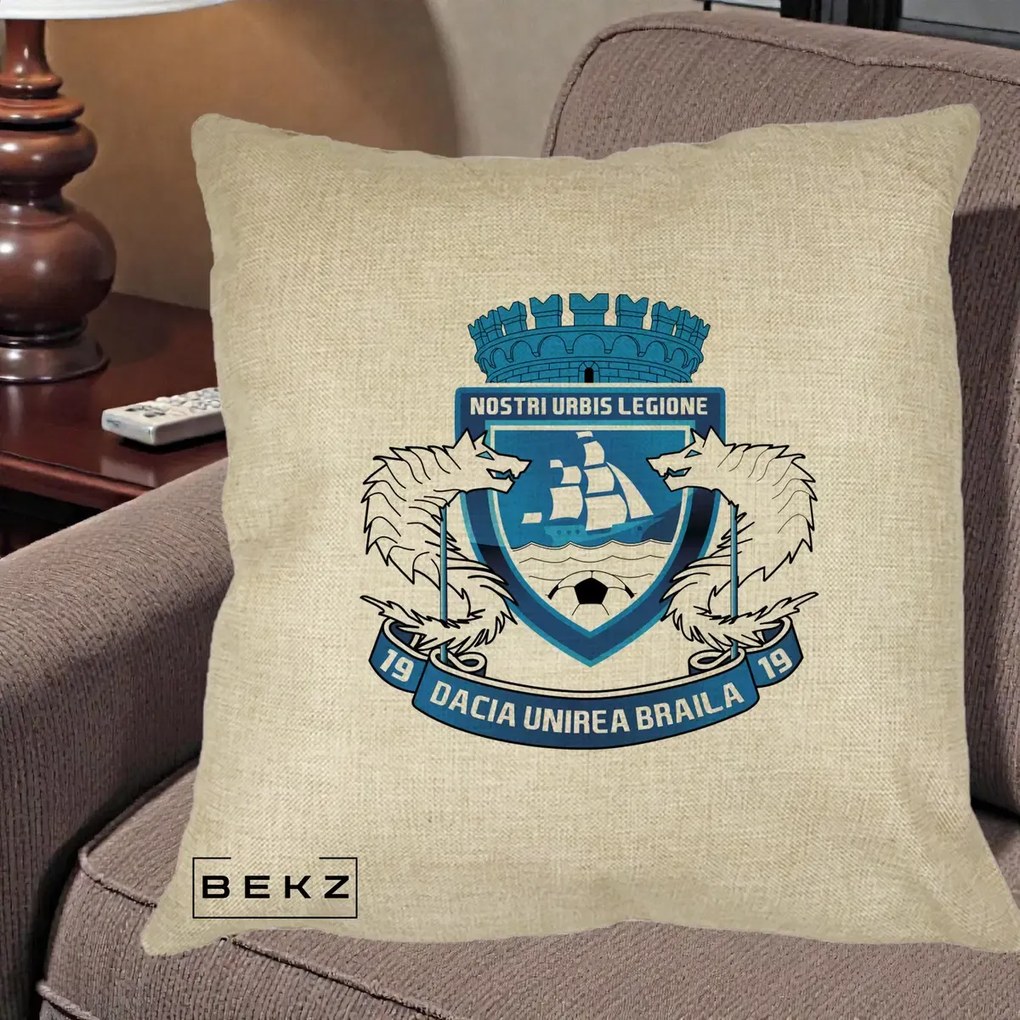 Perna Personalizata Dacia Unirea Braila 1919 Fotbal, 40x40 cm, Crem, Husa Detasabila, Perna Inclusa, BEKZ®
