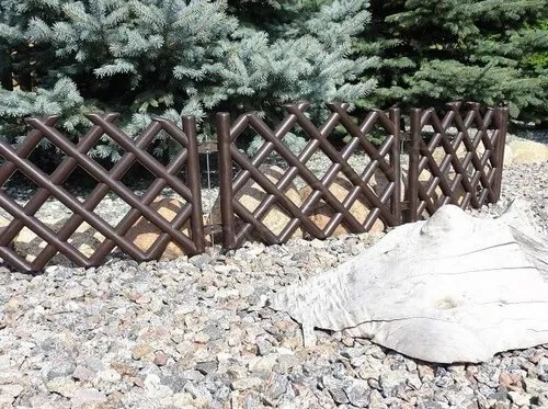 Gărduleț de grădină, grilaj maro