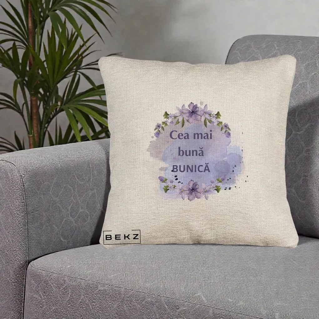 Cadou pentru Bunica - Perna Personalizata Cea Mai Buna Bunica Flori Mov Acuarela Negru, 40x40 cm, Bej Canapea, Husa Detasabila, Perna Inclusa, BEKZ®