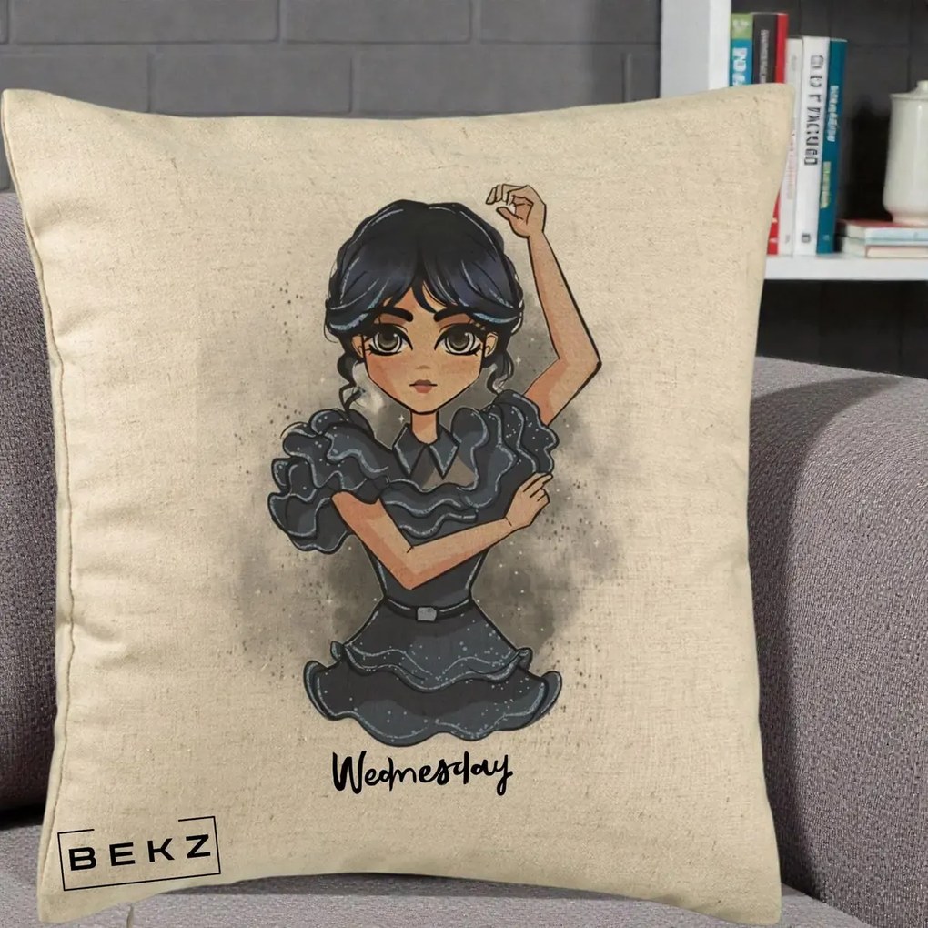 Perna Personalizata Wednesday Addams Dancing Queen, 40x40 cm, Bej, Husa Detasabila, Perna Inclusa, BEKZ®
