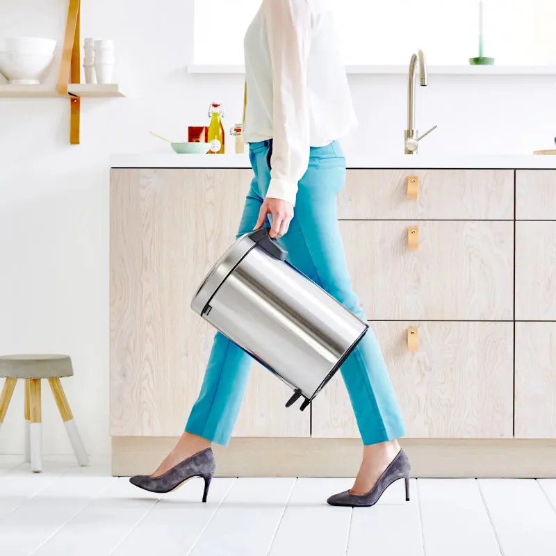 Cos de gunoi cu pedala Brabantia NewIcon 649031, 12 L, Inchidere lina, Baza antiderapanta, Rezistent la amprente, Inox
