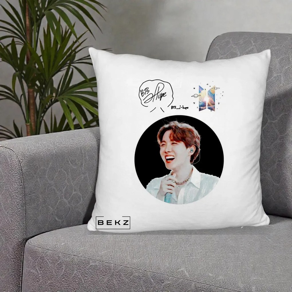 Perna Personalizata K-pop BTS J-Hope Portret cu Autograf, 40x40 cm, Alb Pufos, Husa Detasabila, Perna Inclusa, BEKZ®