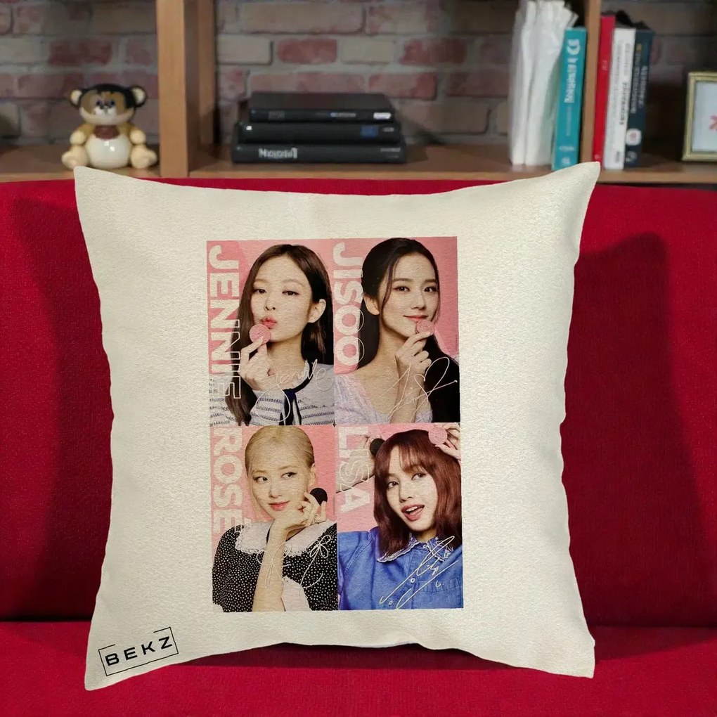 Perna Personalizata K-pop BLACKPINK Colaj 4 Portrete cu Semnature, 40x40 cm, Ecru, Husa Detasabila, Perna Inclusa, BEKZ®