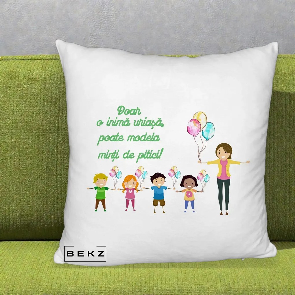 Cadou pentru Educatoare - Perna Personalizata Doar o Inima Uriasa poate Modela Minti de Pitici cu Educatoare si Baloane, 40x40 cm, Alb Pufos, Husa Detasabila, Perna Inclusa, BEKZ®