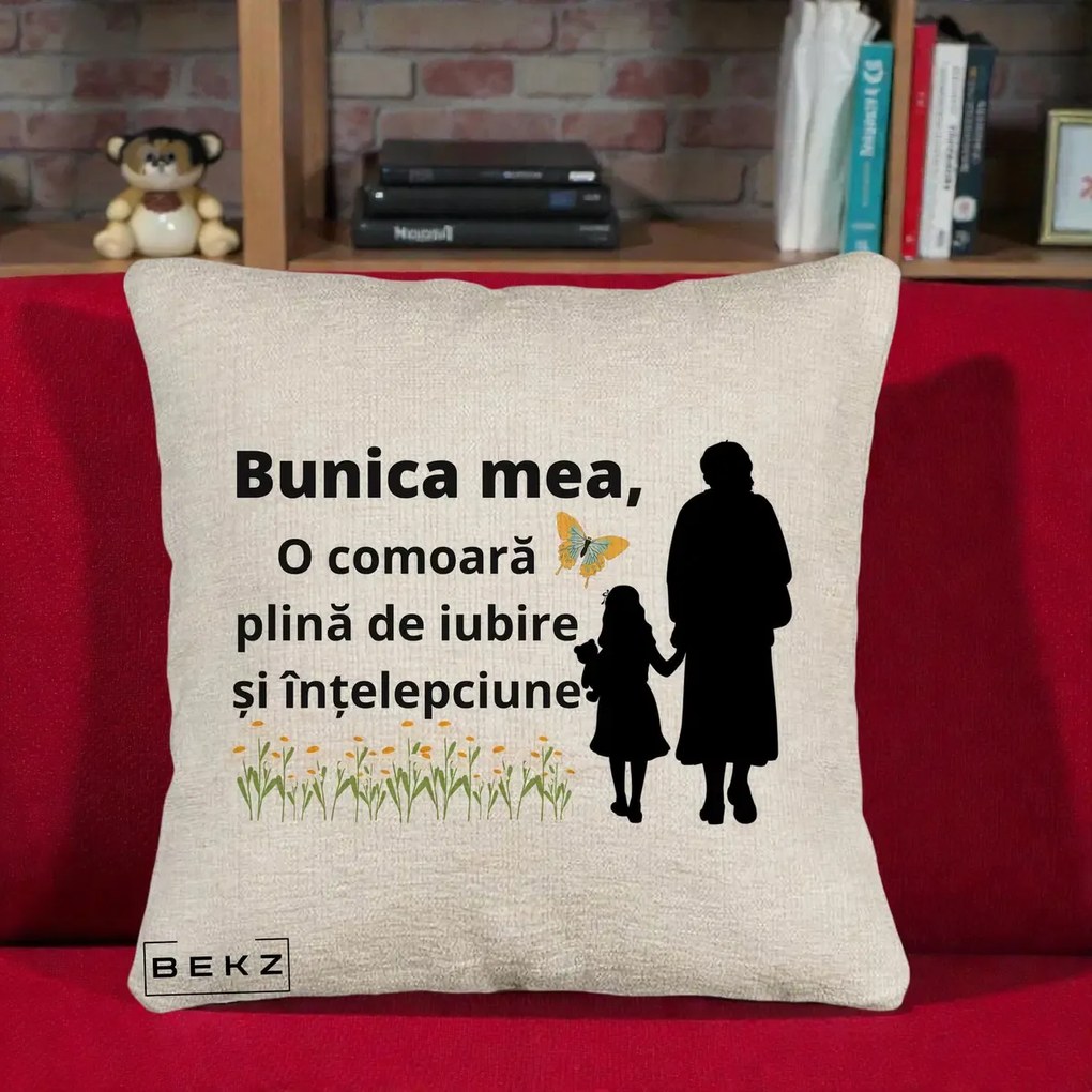 Cadou pentru Bunica - Perna Personalizata Bunica Mea Comoara Iubire Intelepciune Varianta Extinsa, 40x40 cm, Bej Canapea, Husa Detasabila, Perna Inclusa, BEKZ®