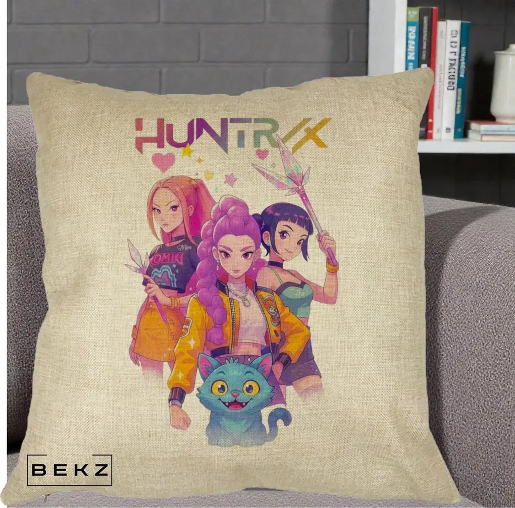 Perna Personalizata K-pop HUNTRX Trio Foto cu Pisica, 40x40 cm, Crem, Husa Detasabila, Perna Inclusa, BEKZ®