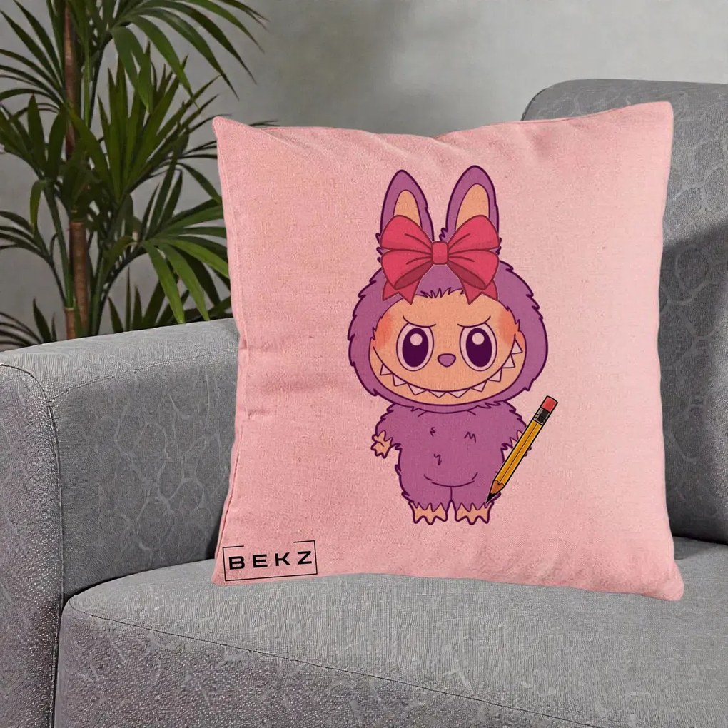 Perna Personalizata Labubu Mov cu Funda Rosie si Creion, 40x40 cm, Roz, Husa Detasabila, Perna Inclusa, BEKZ®