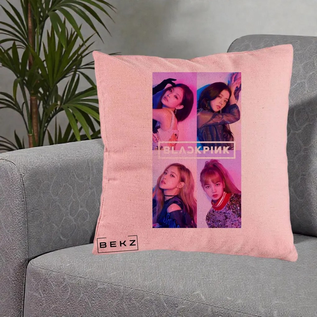 Perna Personalizata K-pop BLACKPINK Poster Colaj 4 Membre Violet Roz, 40x40 cm, Roz, Husa Detasabila, Perna Inclusa, BEKZ®