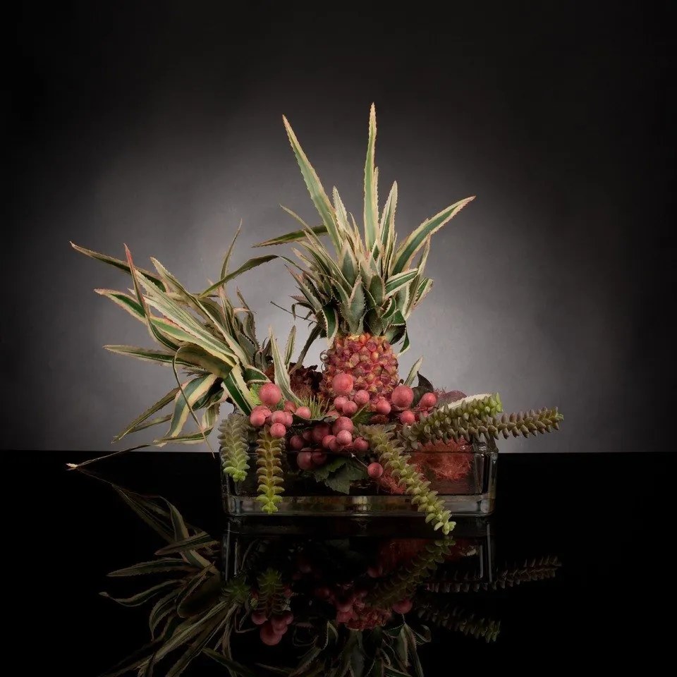 Aranjament floral mediu decor festiv design LUX CRASSULA PINEAPPLE