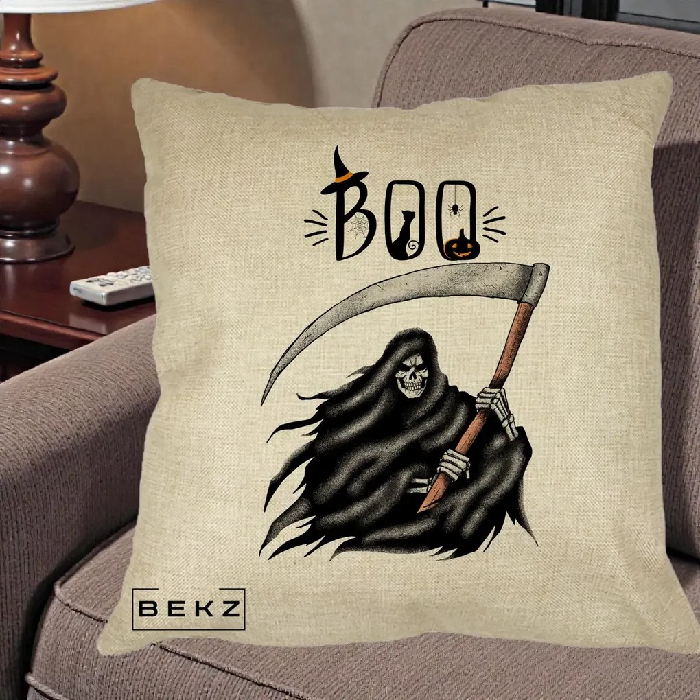 Perna Decorativa Halloween Boo Grim Reaper cu Coasa, 40x40 cm, Crem, Husa Detasabila, Perna Inclusa, BEKZ®