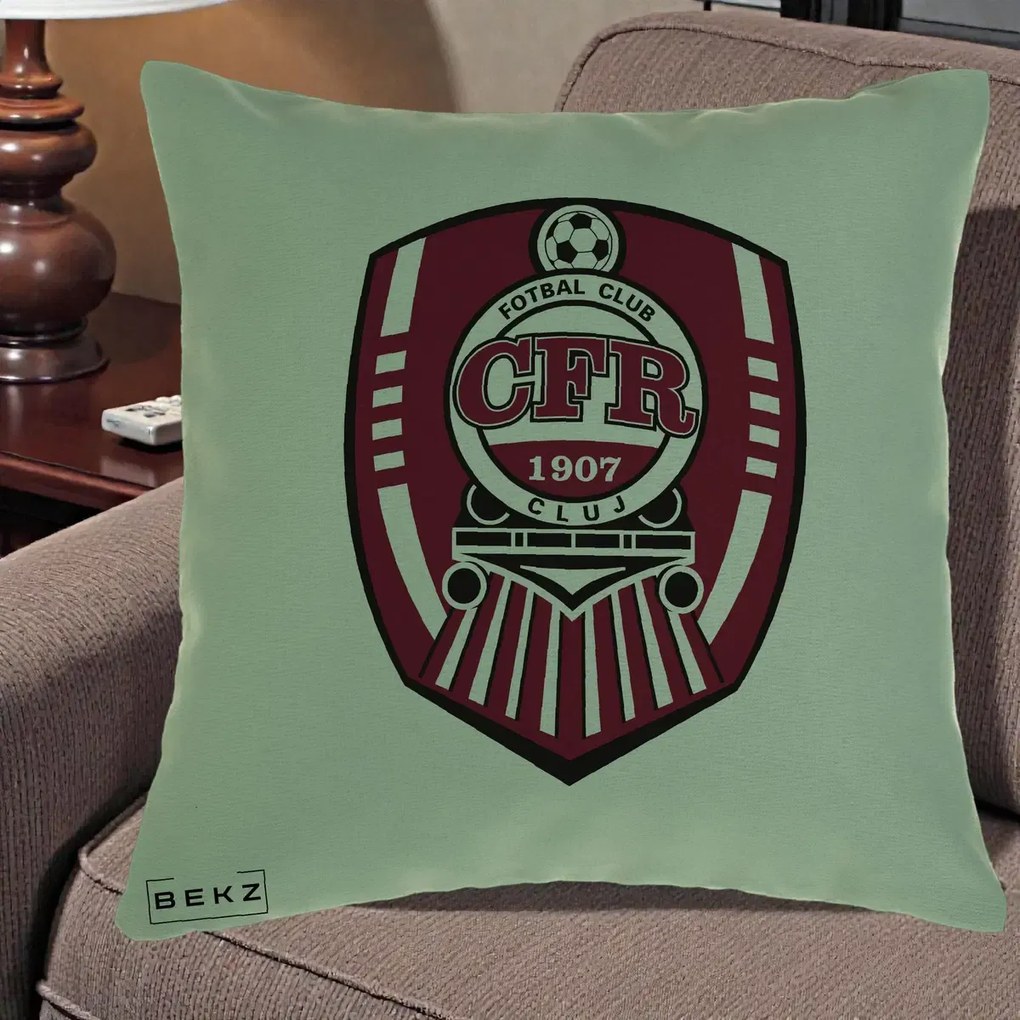 Perna Personalizata CFR Cluj Fotbal Club 1907, 40x40 cm, Verde, Husa Detasabila, Perna Inclusa, BEKZ®