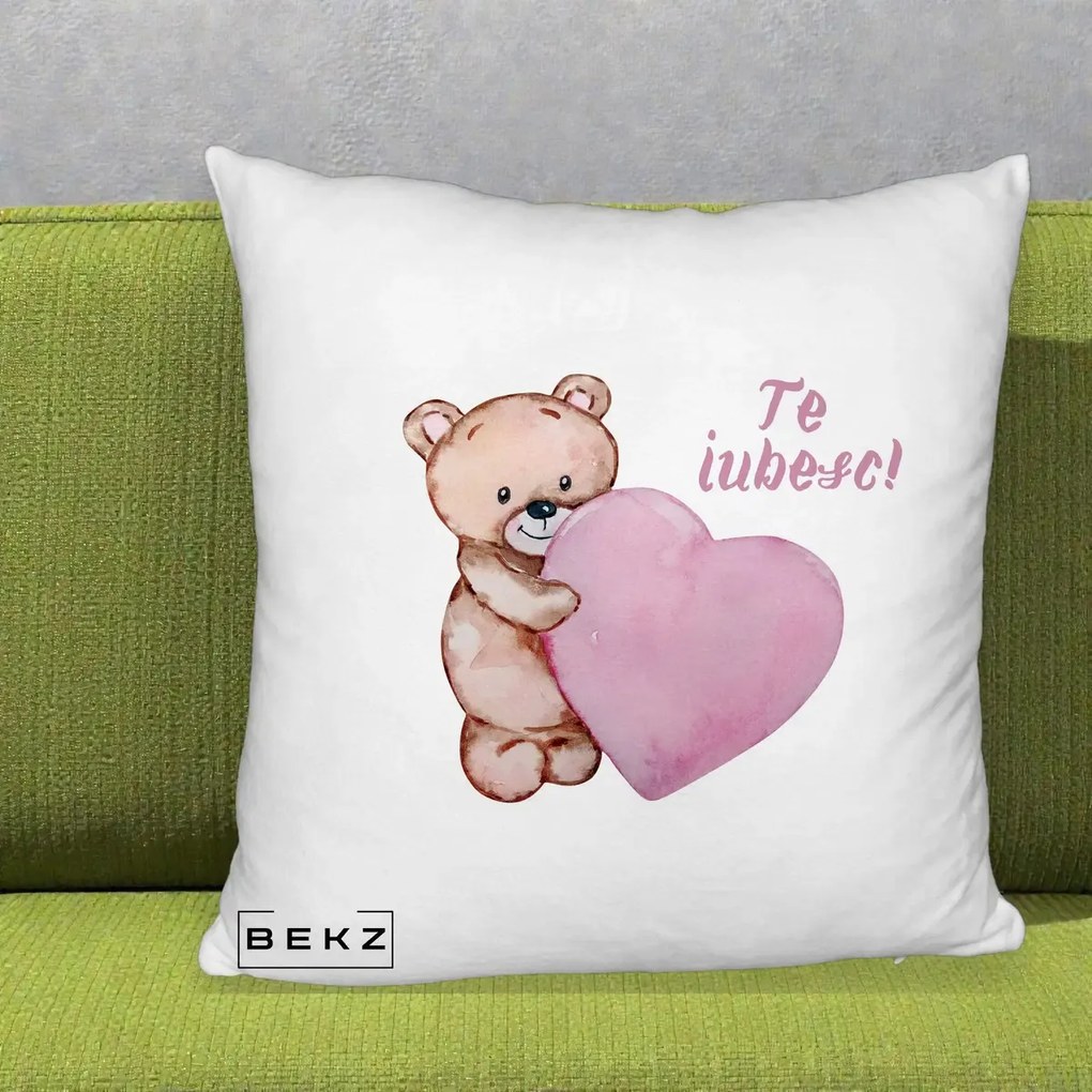 Cadou Romantic - Perna Personalizata Te Iubesc Ursulet cu Inima Roz Acuarela, 40x40 cm, Alb Pufos, Husa Detasabila, Perna Inclusa, BEKZ®