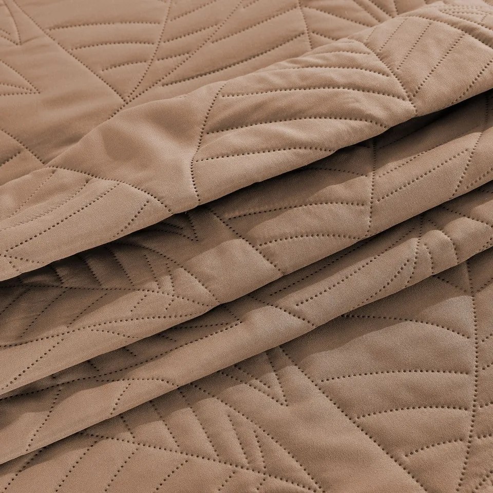 Cuvertura deschis maro pentru pat cu model LEAVES Dimensiune: 170 x 210 cm