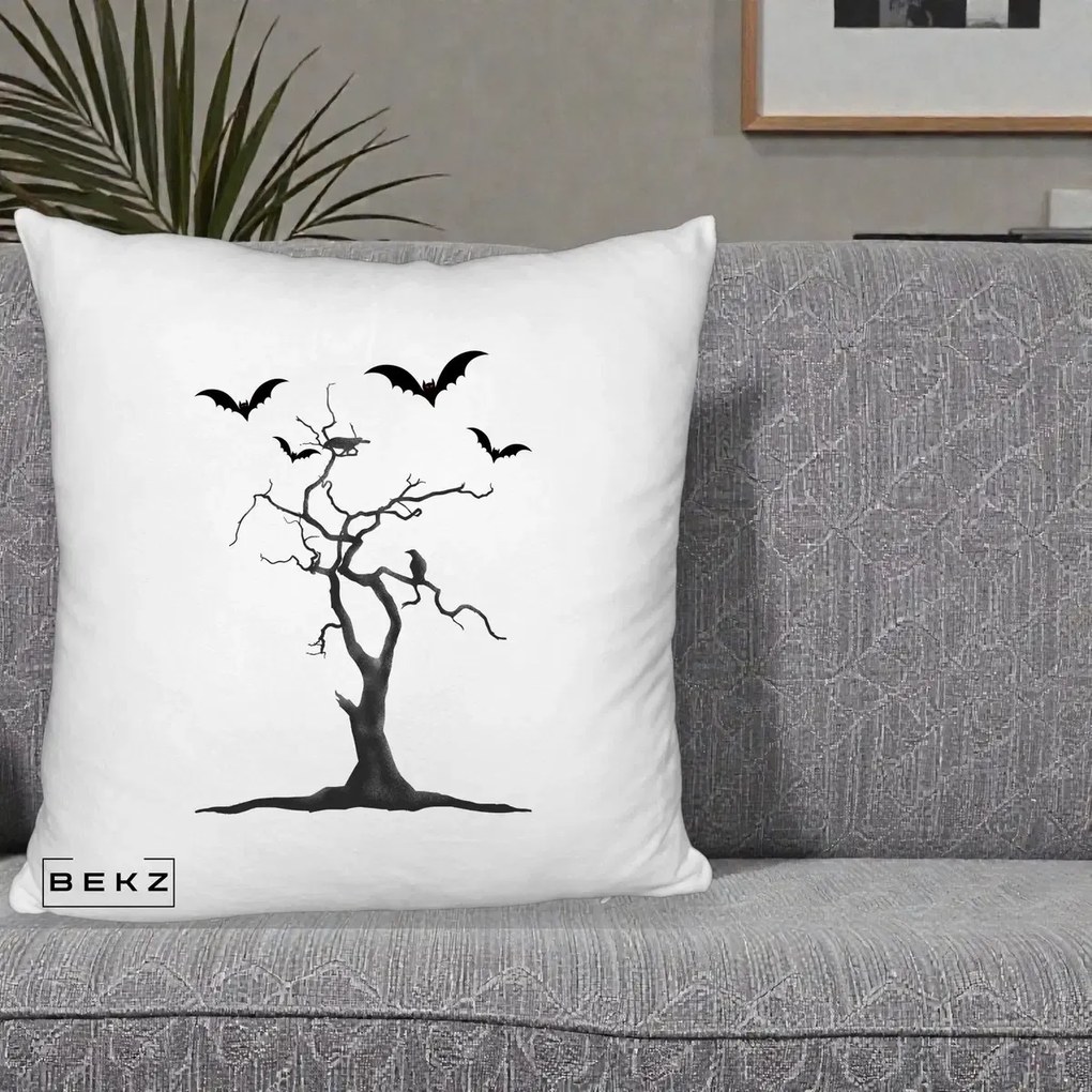 Perna Decorativa Halloween Copac cu Lilieci Alb-Negru, 40x40 cm, Alb Pufos, Husa Detasabila, Perna Inclusa, BEKZ®