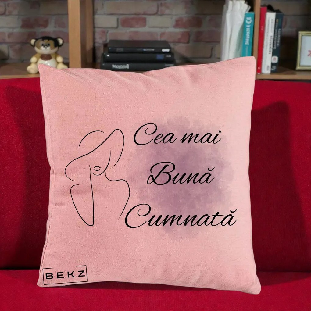 Cadou pentru Cumnata - Perna Personalizata Cea mai Buna Cumnata cu Silueta Dama si Pete Violet, 40x40 cm, Roz, Husa Detasabila, Perna Inclusa, BEKZ®