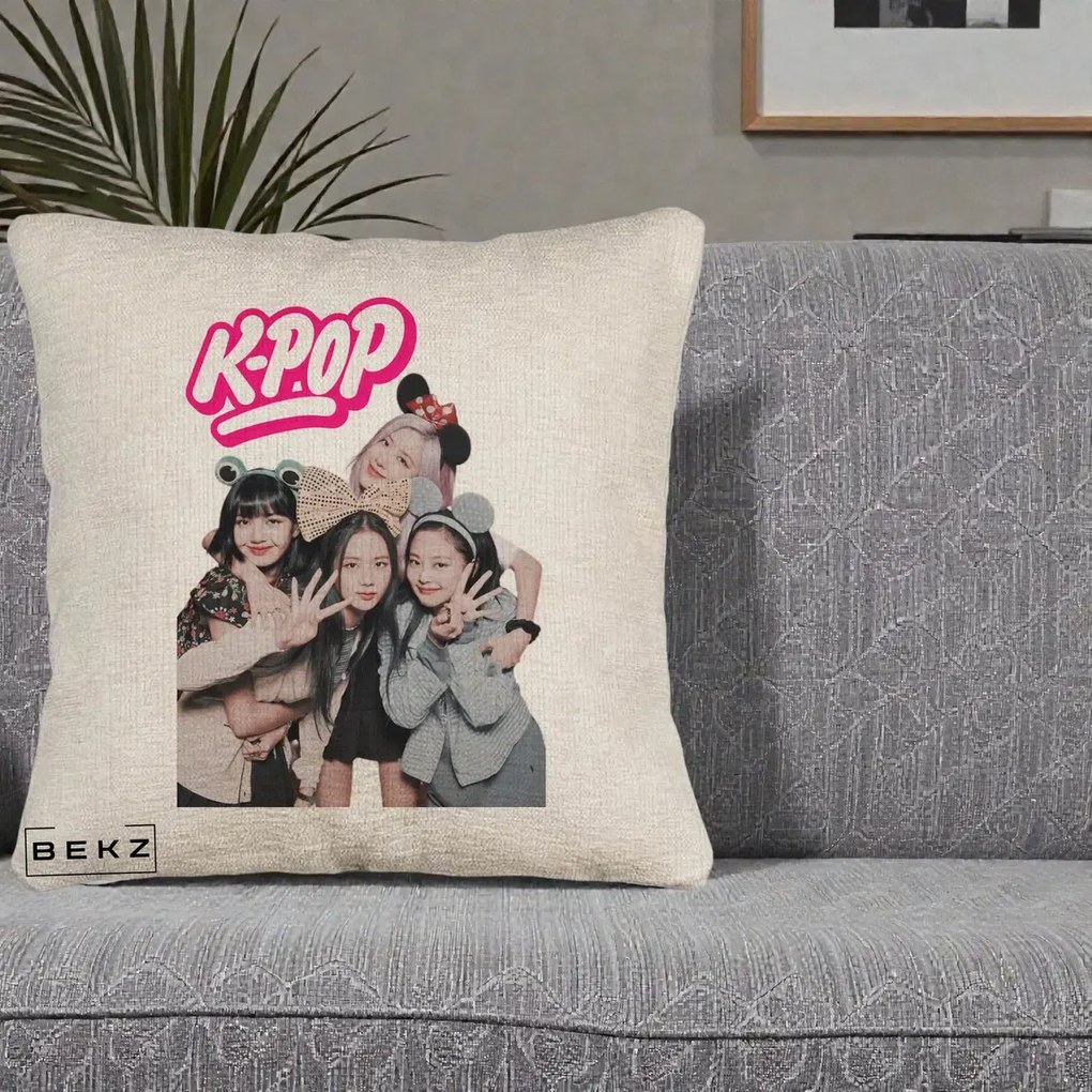 Perna Personalizata BLACKPINK K-Pop Grup Pozitii Amuzante, 40x40 cm, Bej Canapea, Husa Detasabila, Perna Inclusa, BEKZ®