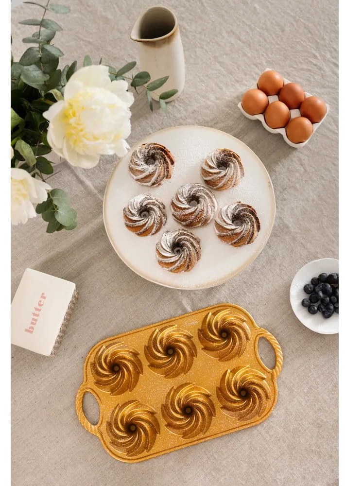 Formă de copt pentru mini-prăjiturele Bundt din aluminiu Dahlia – Bonami Selection