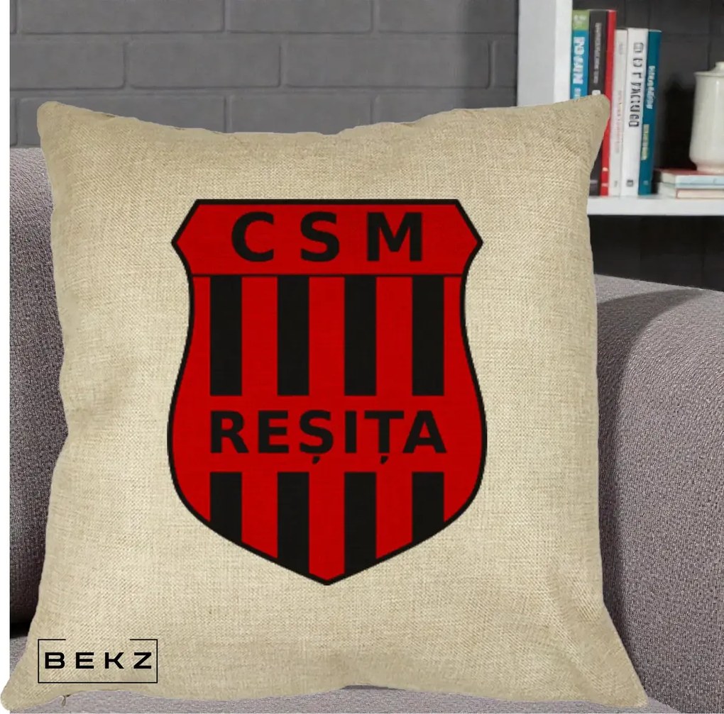 Perna Personalizata CSM Resita Fotbal, 40x40 cm, Crem, Husa Detasabila, Perna Inclusa, BEKZ®
