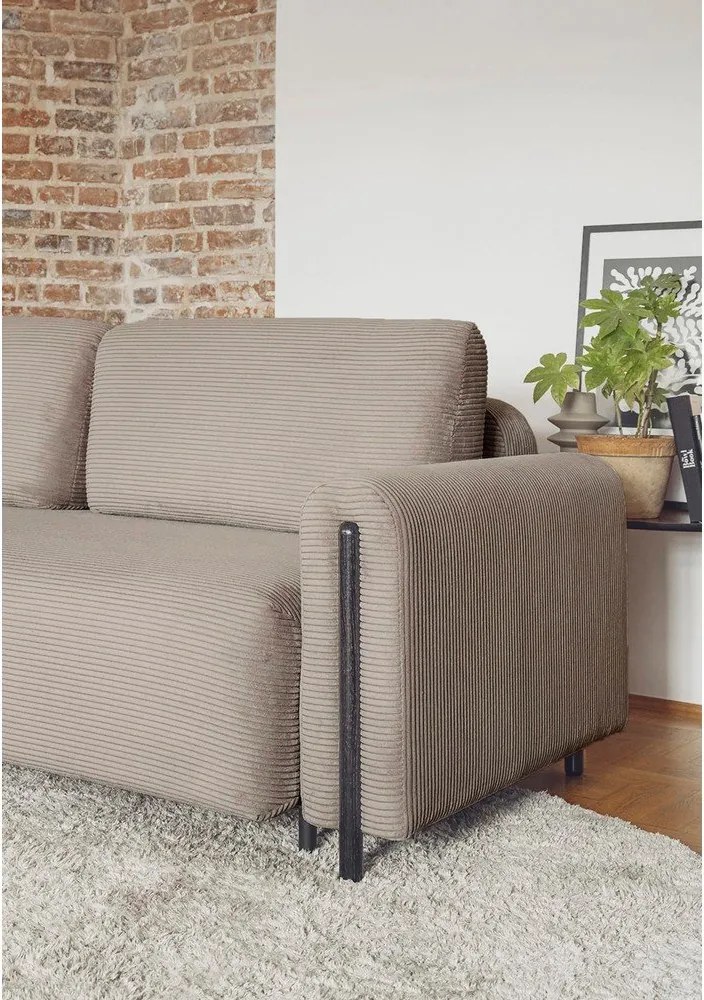 Canapea maro deschis extensibilă/cu spațiu de depozitare cu tapițerie din catifea reiată 244 cm Arcadova – ELTAP