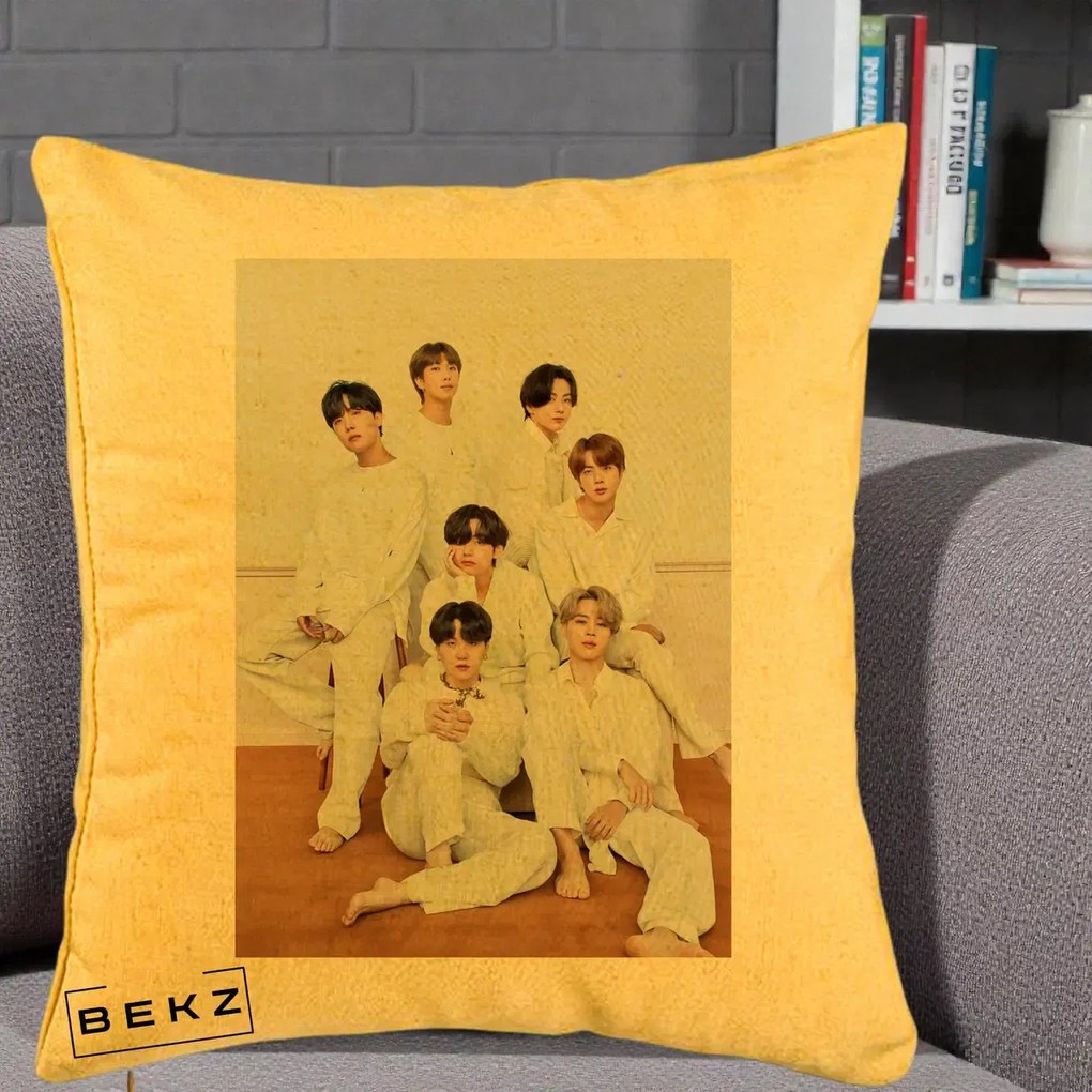 Perna Personalizata K-pop BTS Foto Grup All-White Elegant, 40x40 cm, Galben, Husa Detasabila, Perna Inclusa, BEKZ®