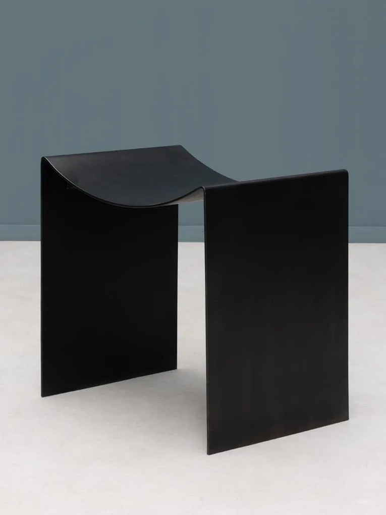 Scaunel negru, din metal, Maniak