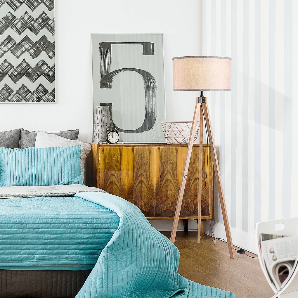 HOMCOM Modern Design Three Legged Floor Lamp Vertical Decoration Lamp, Bedroom and Office,  Beige Lampshade  HOMCOM Lampada da terra treppiede in legno con lampadine E27 moderno per camera ufficio paralume beige Ф45 x 152cm