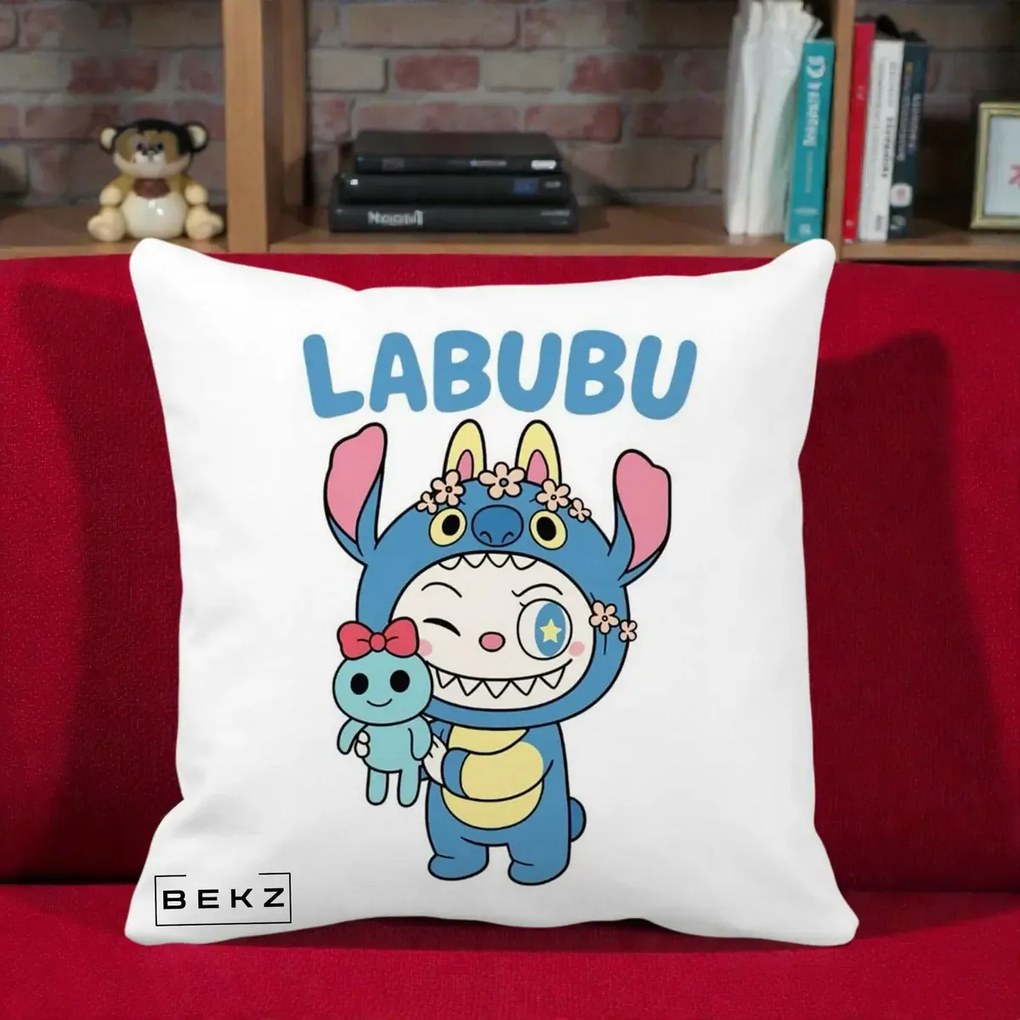 Perna Personalizata Labubu x Stitch cu Flori, 40x40 cm, Alba Mata, Husa Detasabila, Perna Inclusa, BEKZ®