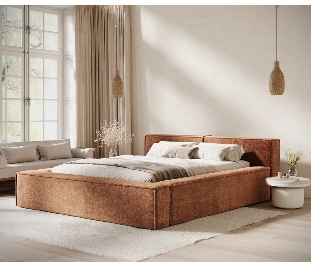 Pat matrimonial portocaliu tapițat cu spațiu de depozitare cu somieră 160x200 cm Voliera – Maison de Rêve