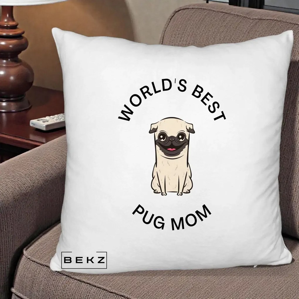 Cadou pentru Iubitorii de Caini - Perna Personalizata World's Best Pug Mom, 40x40 cm, Alb Pufos, Husa Detasabila, Perna Inclusa, BEKZ®