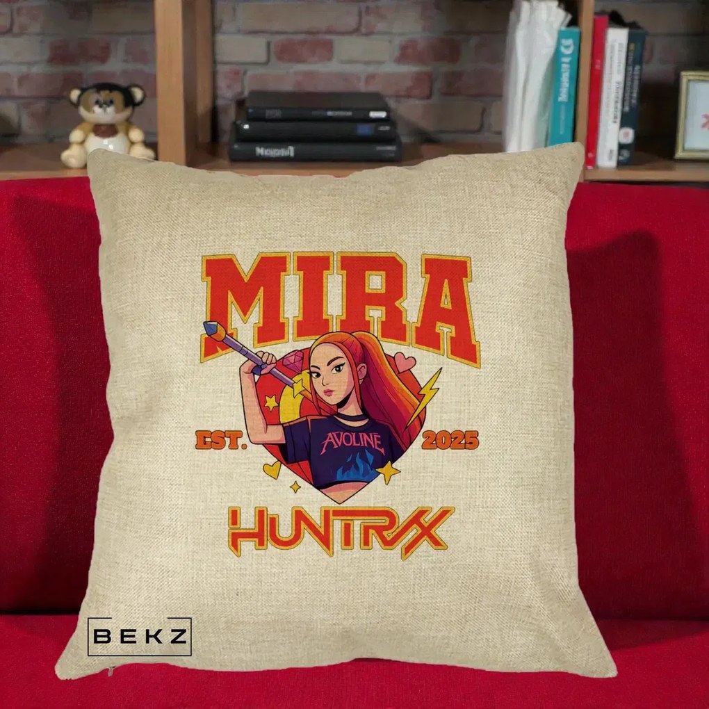 Perna Personalizata K-pop HUNTRX Mira Personaj Avoline, 40x40 cm, Crem, Husa Detasabila, Perna Inclusa, BEKZ®
