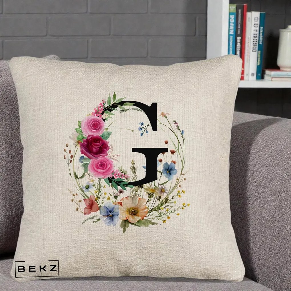 Cadou Personalizat - Perna Personalizata Monogram Litera G cu Flori Acuarela, 40x40 cm, Bej Canapea, Husa Detasabila, Perna Inclusa, BEKZ®