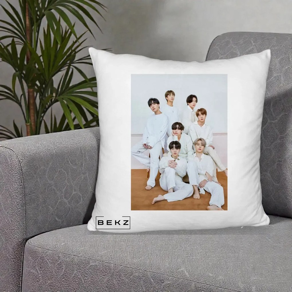 Perna Personalizata K-pop BTS Foto Grup All-White Elegant, 40x40 cm, Alb Pufos, Husa Detasabila, Perna Inclusa, BEKZ®