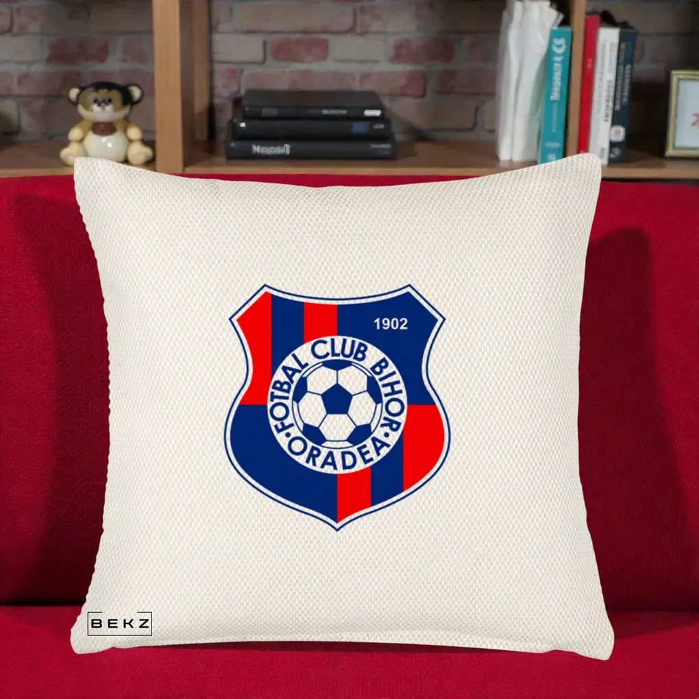 Perna Personalizata FC Bihor Oradea 1902 Fotbal, 40x40 cm, Crem Reliefat, Husa Detasabila, Perna Inclusa, BEKZ®