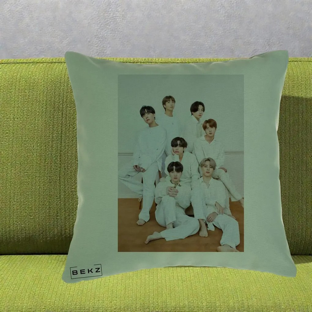 Perna Personalizata K-pop BTS Foto Grup All-White Elegant, 40x40 cm, Verde, Husa Detasabila, Perna Inclusa, BEKZ®