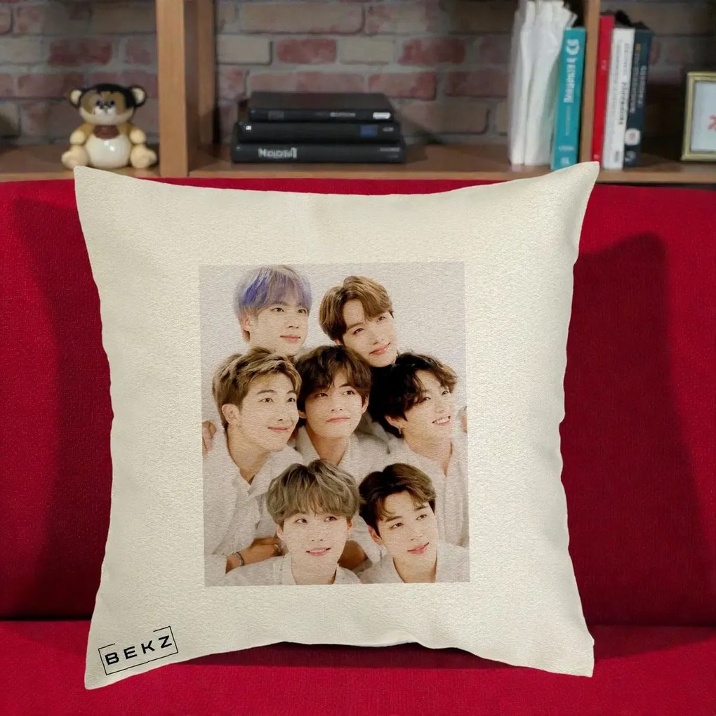 Perna Personalizata K-pop BTS Foto Grup Fete Albe, 40x40 cm, Ecru, Husa Detasabila, Perna Inclusa, BEKZ®