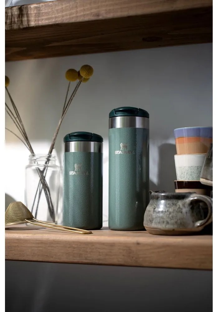 Cană termos verde din oțel inoxidabil 470 ml AeroLight™ Transit Hammer Tone Green – Stanley