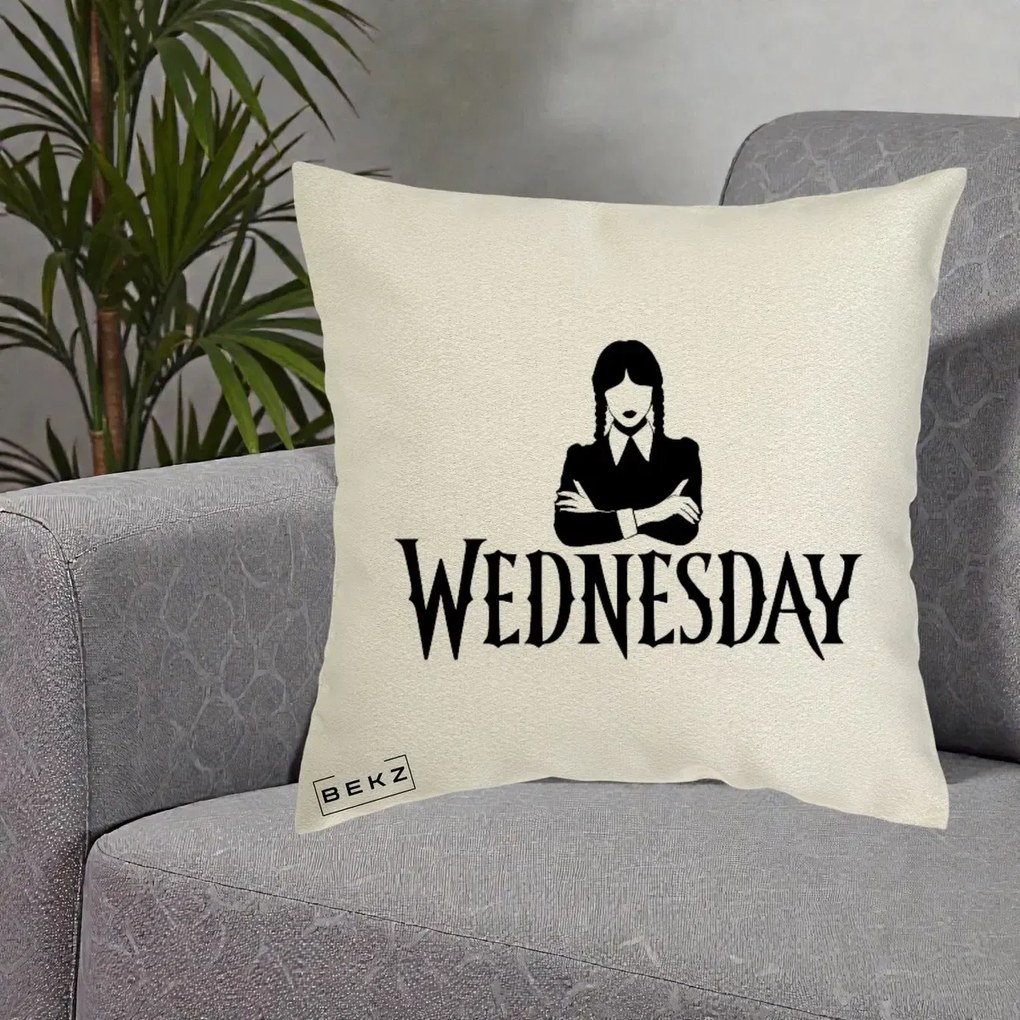 Perna Personalizata Wednesday Addams cu Brate Incrucisate, 40x40 cm, Ecru, Husa Detasabila, Perna Inclusa, BEKZ®